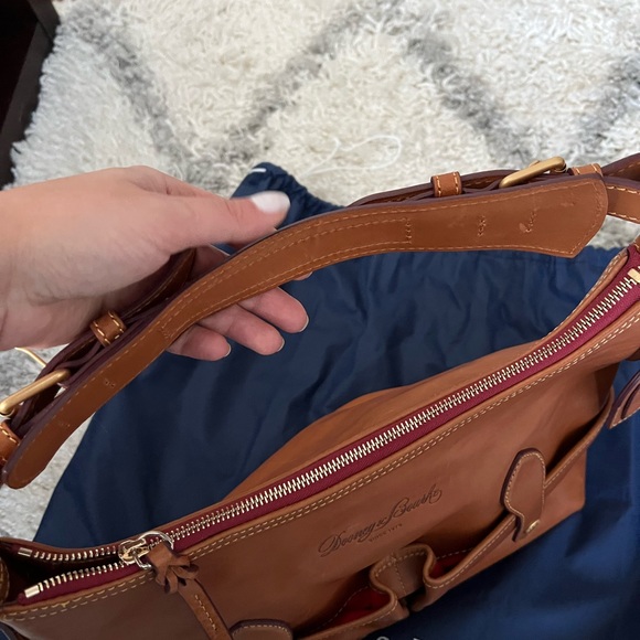 Dooney and Bourke Lucy medium hobo in Natural Florentine leather. - Picture 8 of 12